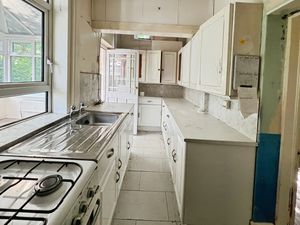 Kitchen- click for photo gallery
